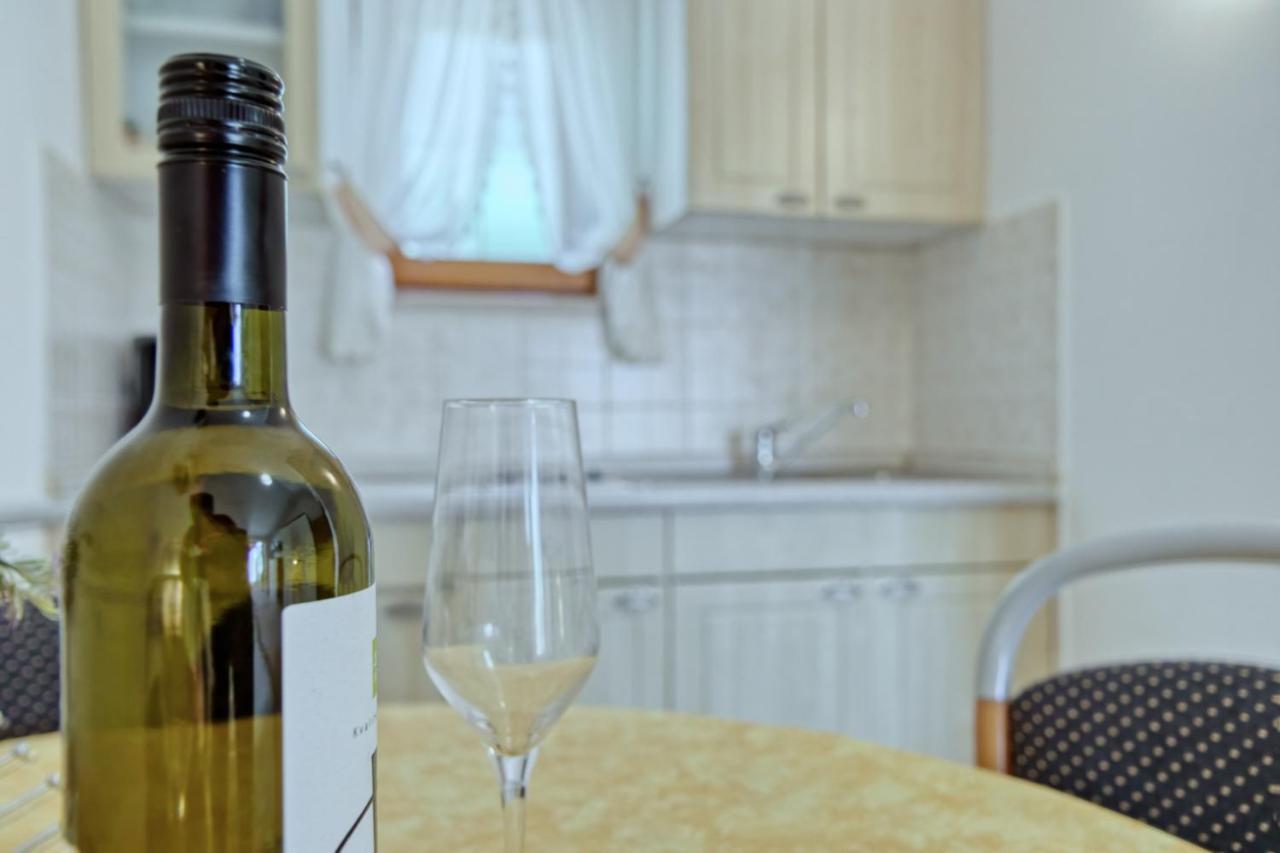 Apartmets Slavica 1644 Banjole Exterior foto